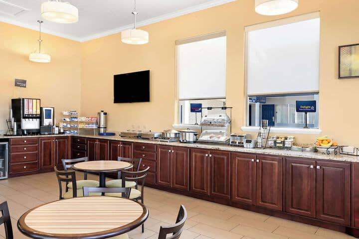 Breakfast area